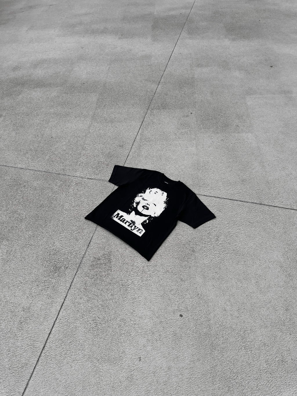 La Marilyn Monroe T-Shirt Side View - Heavyweight Cotton REWORK-ED