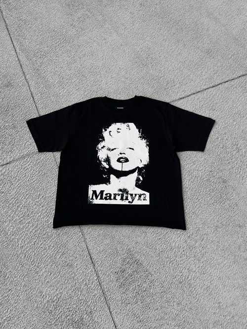 LA MARILYN T-SHIRT BLACK RAW CROPPED